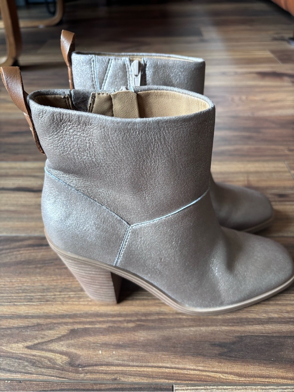 Women's Crow Vintage Metallic Taupe Ankle Boot with Block Heel